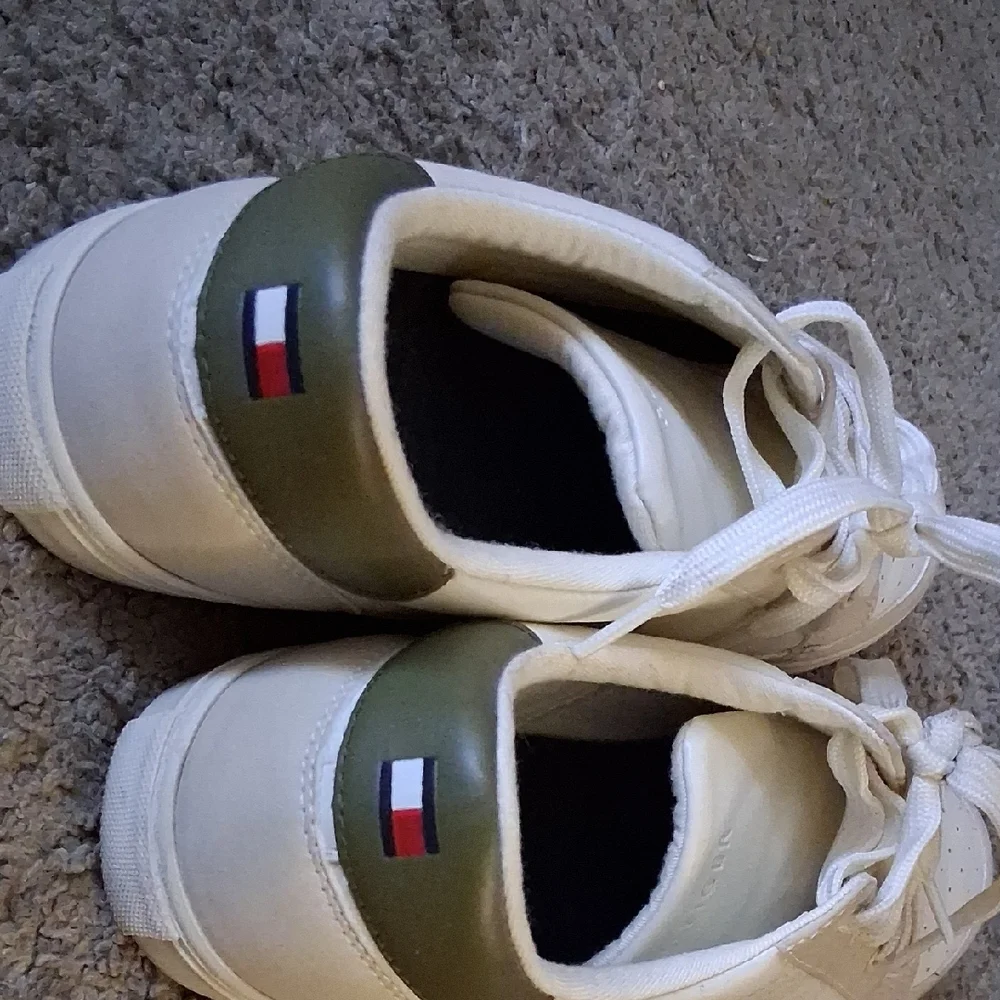 Tommy Hilfiger White and Green Sneakers - Picture 5 of 14